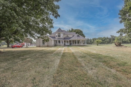 40acre equestrian estate,homeW/stables for sale near Franklin Ky - image 2