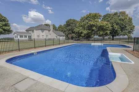 40acre equestrian estate,homeW/stables for sale near Franklin Ky - image 14