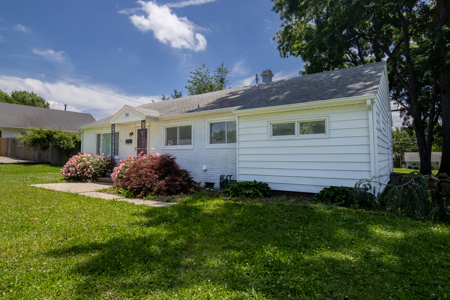 Fantastic Home For One Level Living!  3 Bedroom Ranch Style Home! - image 15