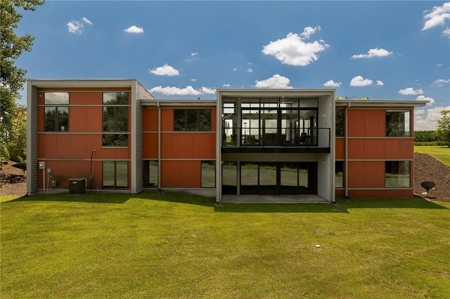 Exceptional Modern Living on 16.5± Private Acres - image 2