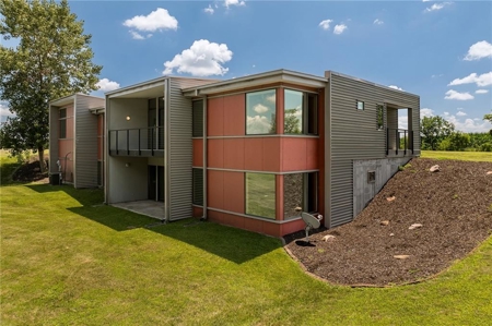 Exceptional Modern Living on 16.5± Private Acres - image 8