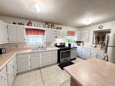 Country Home and Farm for Sale in Cedar County Missouri - image 12