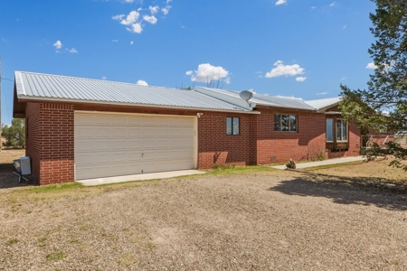 6.7 Acre Horse Property for Sale in Moriarty NM with Views - image 2