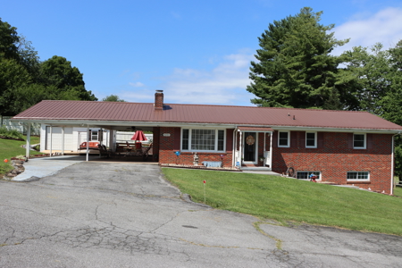 Brick Ranch for Sale in Bristol VA - image 2
