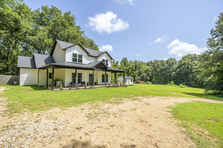 Custom Country Home with Acreage for Sale in Humboldt, TN - image 2