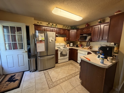 1 1/2 Story Brick Home on 5 Acres plus 1 Acre Building Lot - image 7