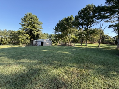 1 1/2 Story Brick Home on 5 Acres plus 1 Acre Building Lot - image 14