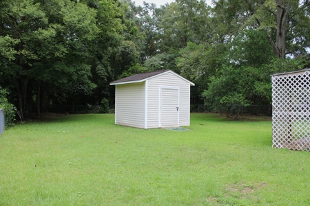 Welcome home to this charming traditional-style cottage home! - image 21