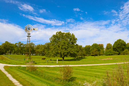 Close to Smithville Lake, this Barndominium has a story to tell - image 31