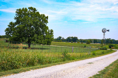 Close to Smithville Lake, this Barndominium has a story to tell - image 7