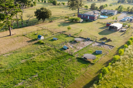 3 Homes+2.766 Acres+Shop-RV Hookup+Storage+Gardens+Chicken Houses - image 12