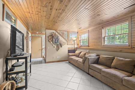 3 Bedroom Home on 5.38 Acres with Duck Creek Frontage - image 31