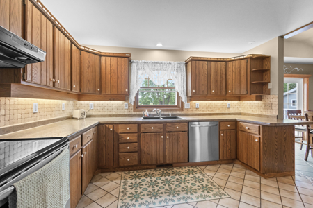 3 Bedroom Home on 5.38 Acres with Duck Creek Frontage - image 18
