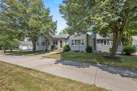 3 Bedroom Home on 5.38 Acres with Duck Creek Frontage - image 12