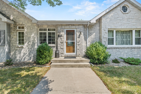 3 Bedroom Home on 5.38 Acres with Duck Creek Frontage - image 13