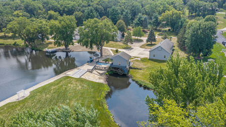 3 Bedroom Home on 5.38 Acres with Duck Creek Frontage - image 8