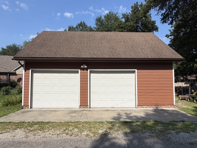 3-Bedroom Brick Home with 3.5 Baths, Garages & Basement - image 4