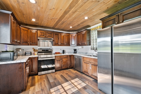 Home with Barn and Hunting Acreage in Kentucky - image 36