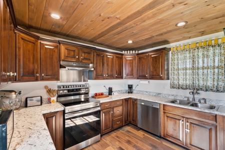 Home with Barn and Hunting Acreage in Kentucky - image 37