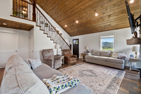 Home with Barn and Hunting Acreage in Kentucky - image 32