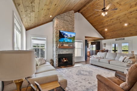Home with Barn and Hunting Acreage in Kentucky - image 30