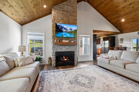 Home with Barn and Hunting Acreage in Kentucky - image 31