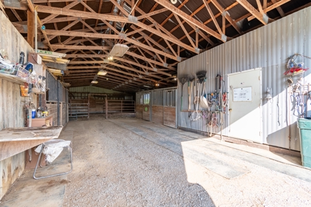 Home with Barn and Hunting Acreage in Kentucky - image 8