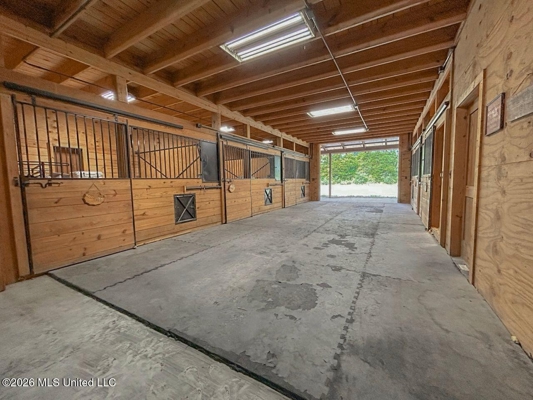 85± Acre Luxury Estate in Poplarville, MS