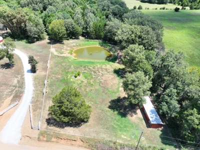 Modern Farmhouse On 10 Acres With All The Amenities - image 13