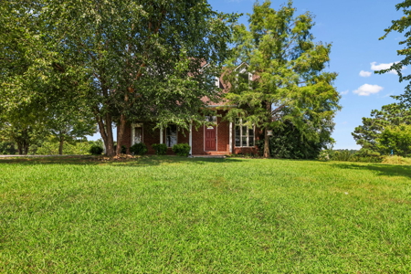 Country Home in TN with Private Acreage and Mountain Views - image 3