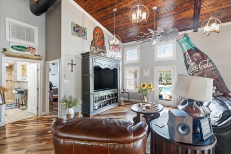 Custom Home | 5 Acres | Pool & Spa | Guest Casita | Live Oaks - image 11