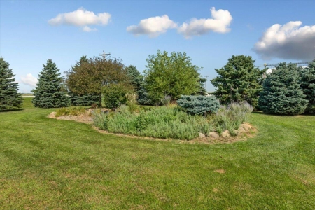 Updated Modale 2.45 Acre Home For Sale With a Heated 44x46 Shop! - image 46