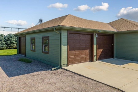 Updated Modale 2.45 Acre Home For Sale With a Heated 44x46 Shop! - image 38