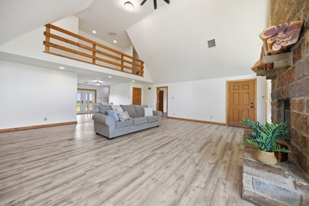 Country home on over 2 acres between Brenham and Navasota - image 12