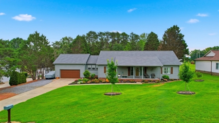 Renovated 3 Bed 2 Bath with LAKE HICKORY ACCESS and DEEDED DOCK! - image 4