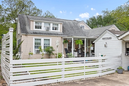 Charming 1920s Carmine Home on 1+ Acre Near Round Top - image 22