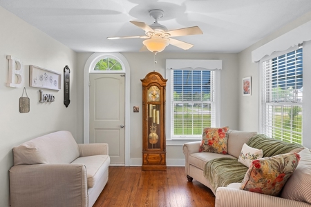 Charming 1920s Carmine Home on 1+ Acre Near Round Top - image 15