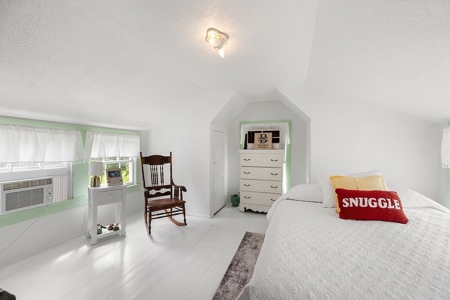 Charming 1920s Carmine Home on 1+ Acre Near Round Top - image 9