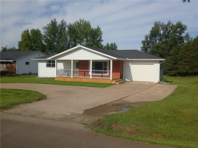Completely Renovated 2-Bedroom Home on Oversized Lot in Stanberry - image 2