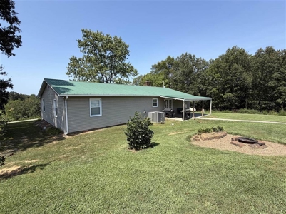3 bed 1 bath home & 19 acre lot for sale near Roundhill, Ky. - image 3