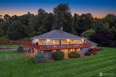 Rare Lewis River Waterfront Retreat in Woodland - image 2