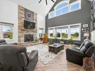 Mountain Craftsman Luxury with Exceptional Views - image 16