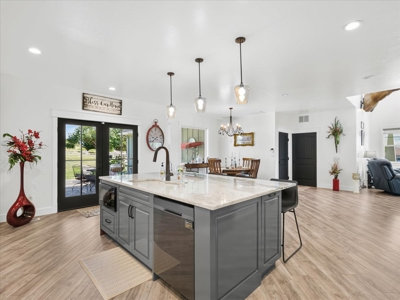 Mountain Craftsman Luxury with Exceptional Views - image 13