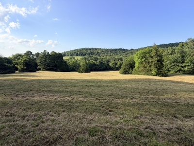 267-Acre Ozark Retreat with Country Home in Huntsville, Arkansas - image 9