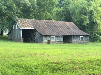 267-Acre Ozark Retreat with Country Home in Huntsville, Arkansas - image 12