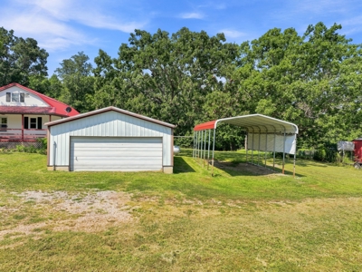 Country home nestled on 2.57 acres - image 7