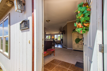 Secluded 4-bedroom Hotchkiss Country Home on 2.9 Acres - image 3