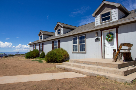 Secluded 4-bedroom Hotchkiss Country Home on 2.9 Acres - image 2