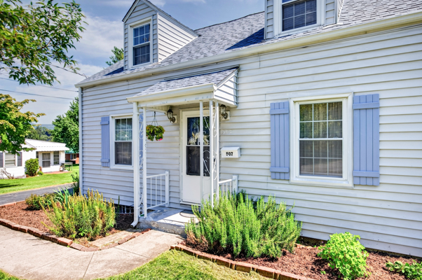 Charming Bungalow for Sale in Pearisburg