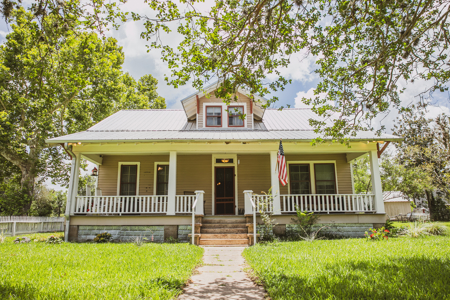 Antique Gem in Historic Cat Spring, TX - image 2